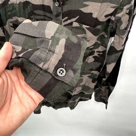 RAILS NWT Evereve Jordin Camo Button Down Shirt // XS - Picture 8 of 12